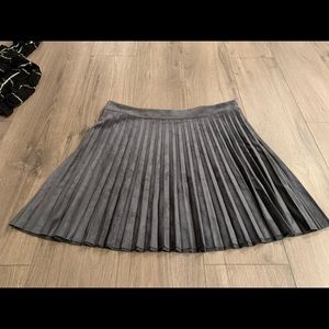 Vineyard Vines grey skirt 14